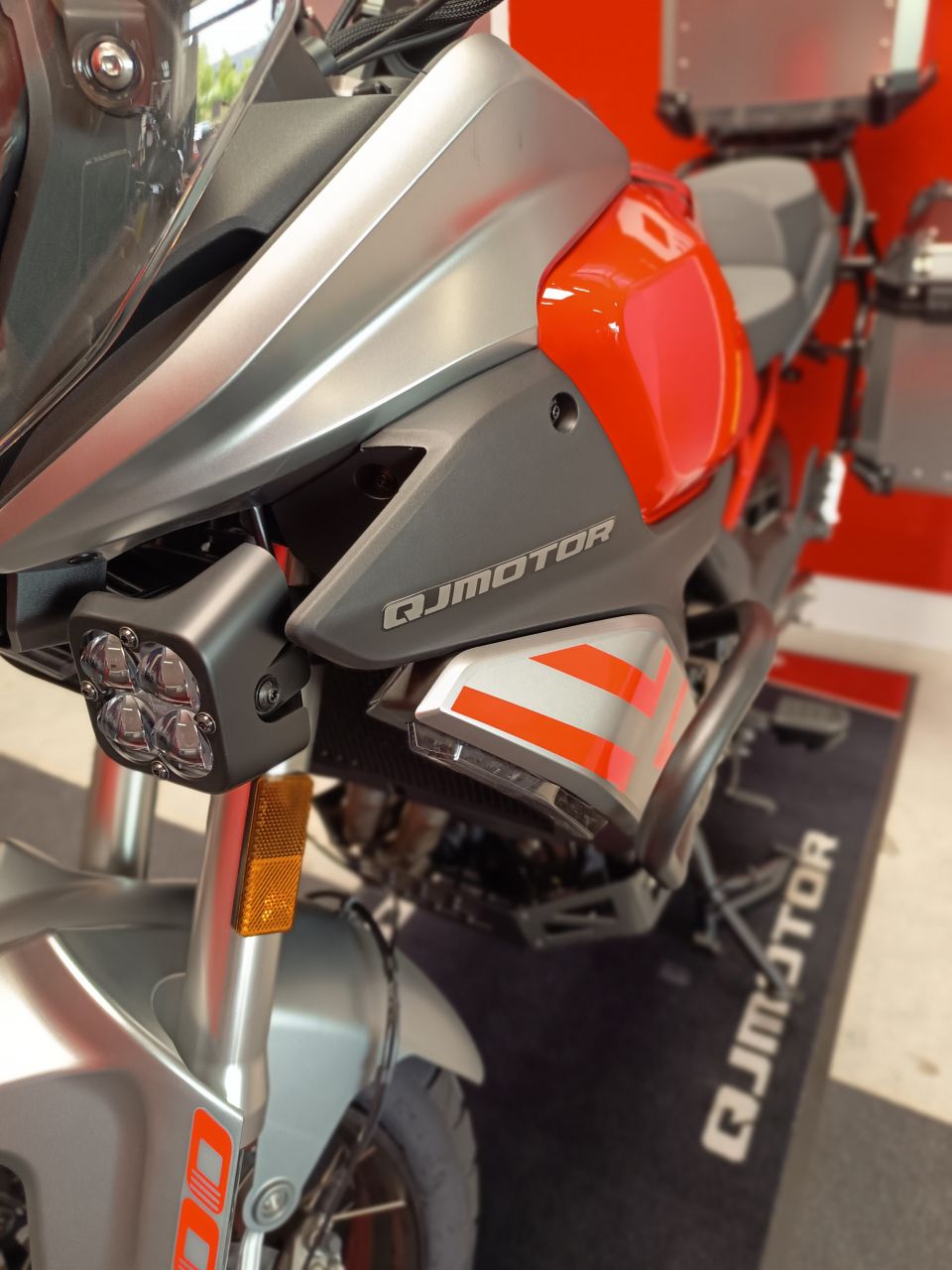 QJ MOTOR SRT 600 SX 4