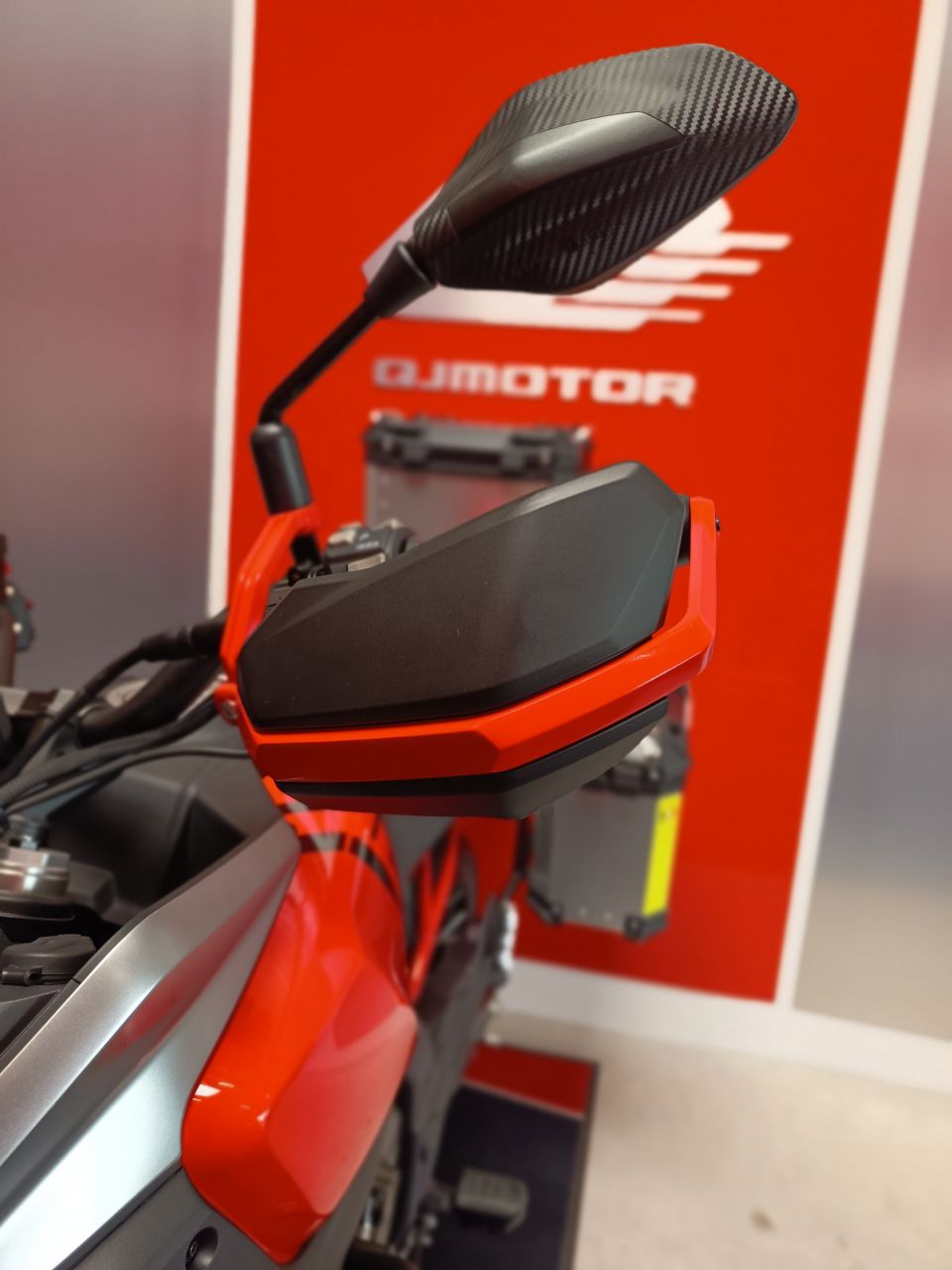 QJ MOTOR SRT 600 SX 4