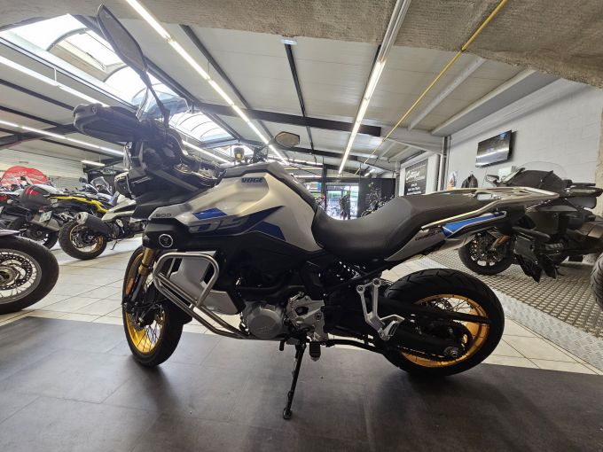 VOGE 900 DSX 4