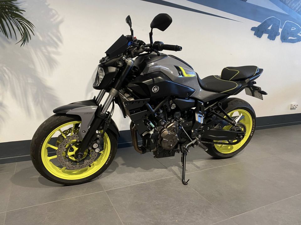 YAMAHA MT-07 (47.5CV) 4