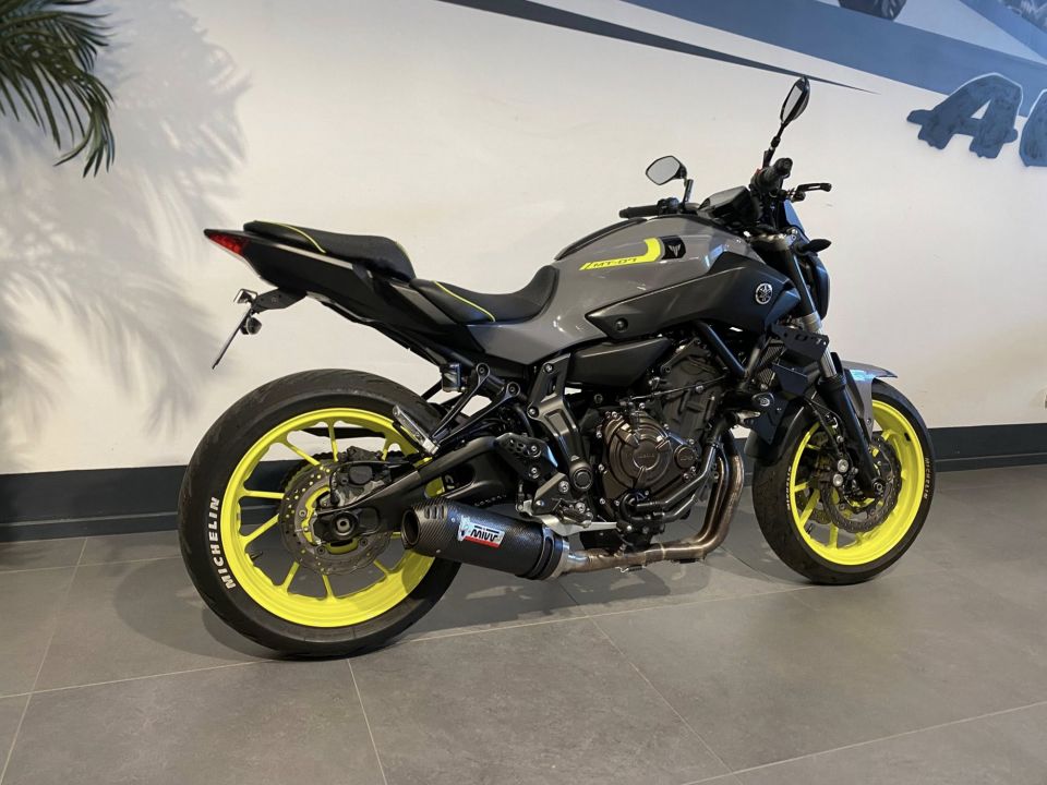 YAMAHA MT-07 (47.5CV) 4