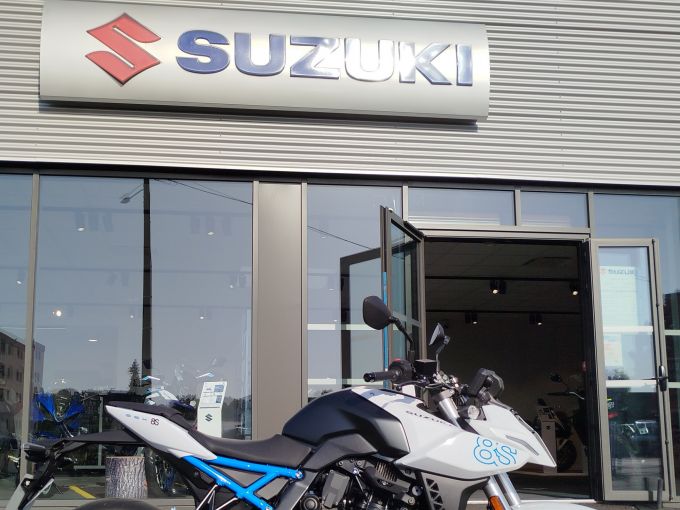 SUZUKI GSX-8S A2 4