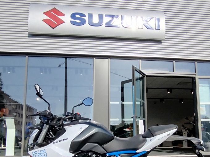 SUZUKI GSX-8S A2 4