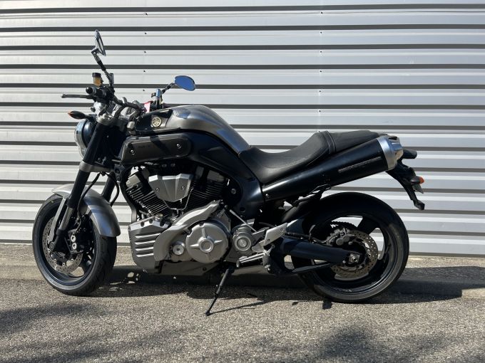 YAMAHA MT-01 4