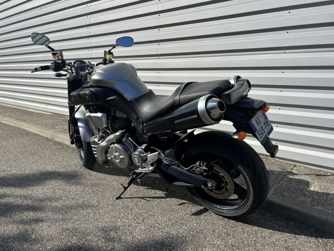 YAMAHA MT-01 4