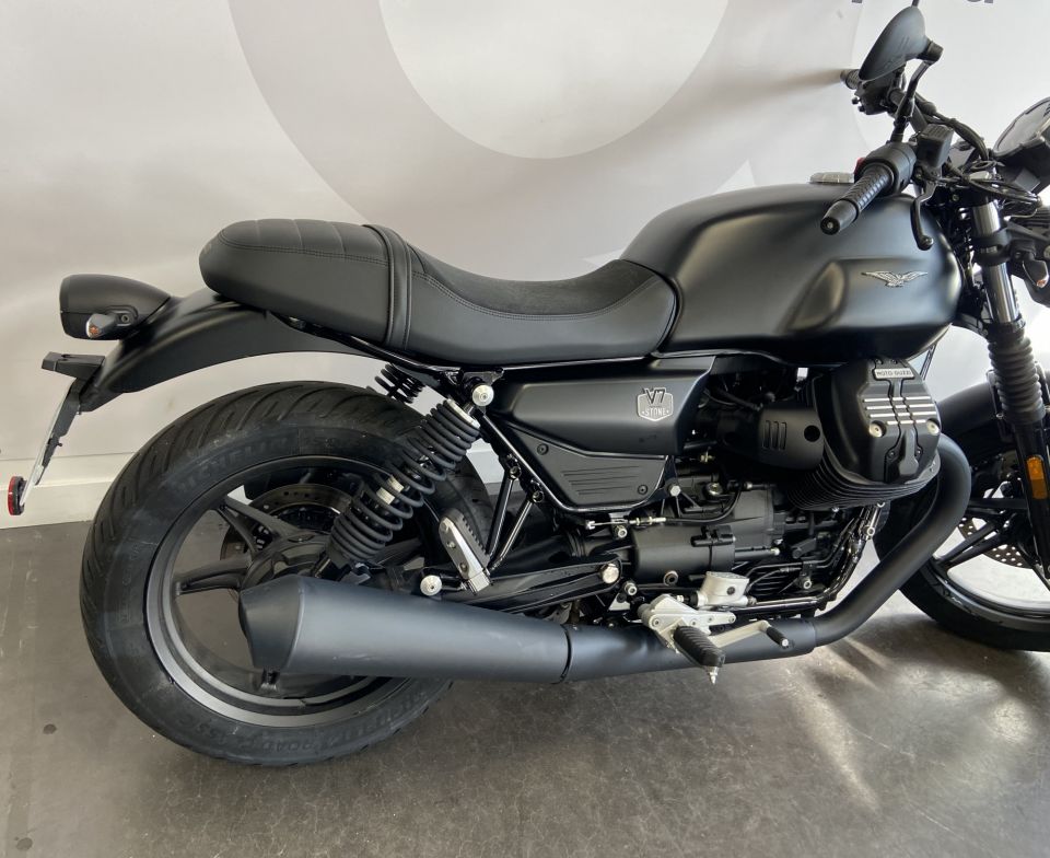 MOTO GUZZI V7 STONE 4
