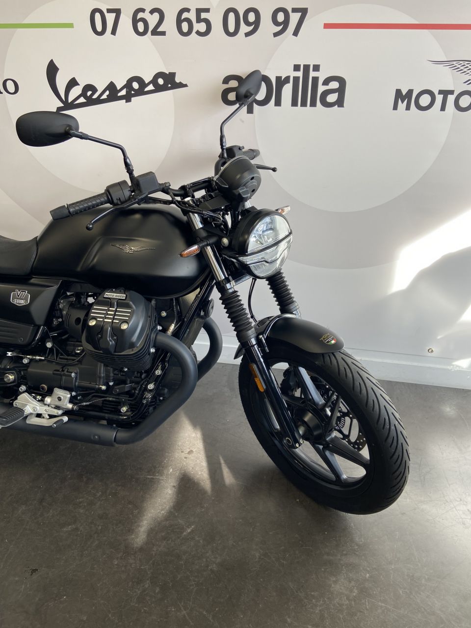 MOTO GUZZI V7 STONE 4