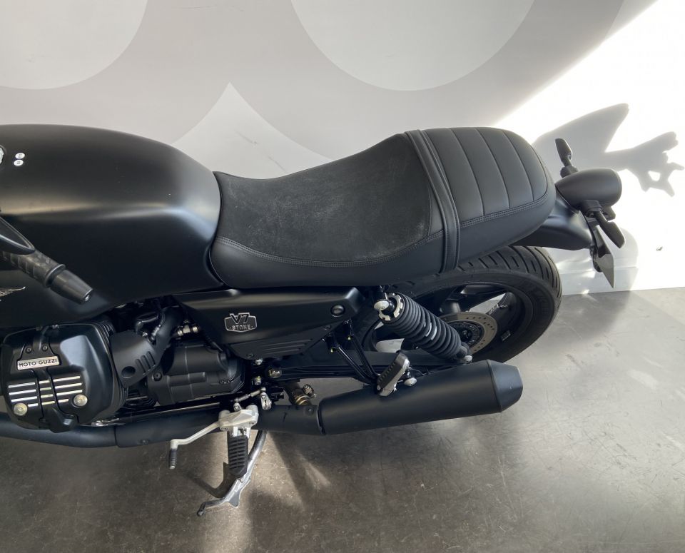 MOTO GUZZI V7 STONE 4
