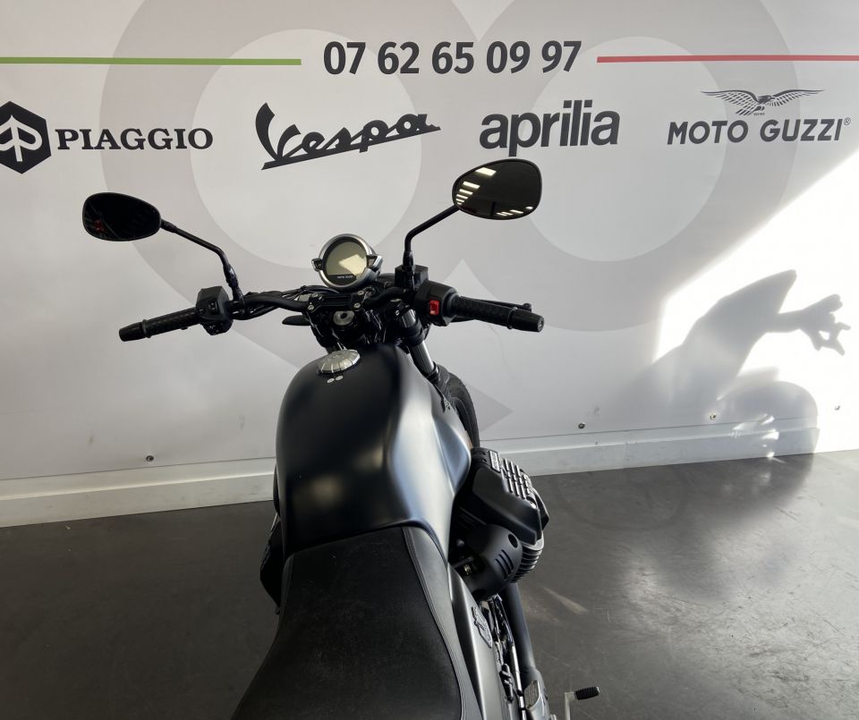 MOTO GUZZI V7 STONE 4