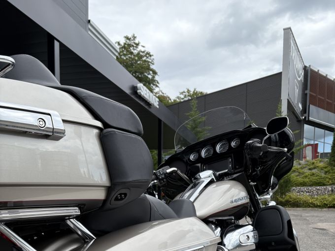 HARLEY-DAVIDSON TOURING ULTRA LIMITED 1745 LOW 4