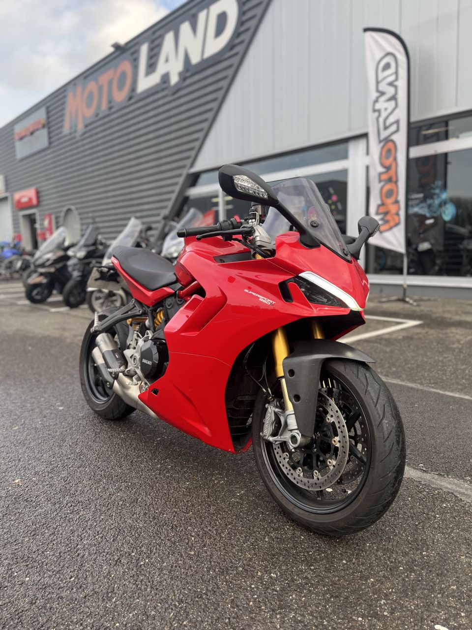 DUCATI SUPERSPORT 937 4