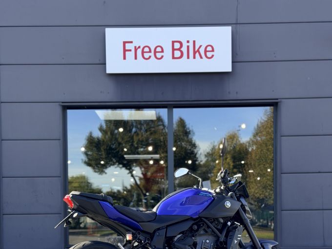 YAMAHA MT-07 Y-AMT 4