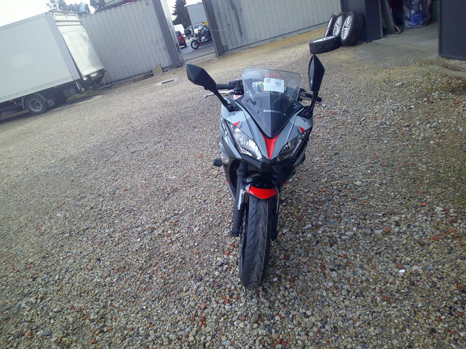 KAWASAKI NINJA 650 4