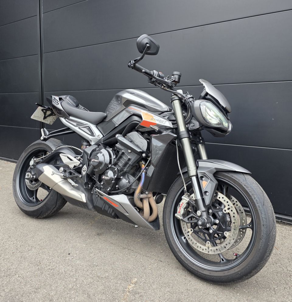 TRIUMPH STREET TRIPLE 765 RS 4