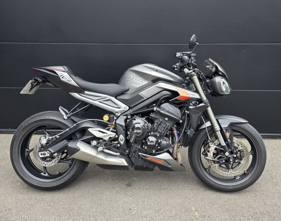 TRIUMPH STREET TRIPLE 765 RS 4