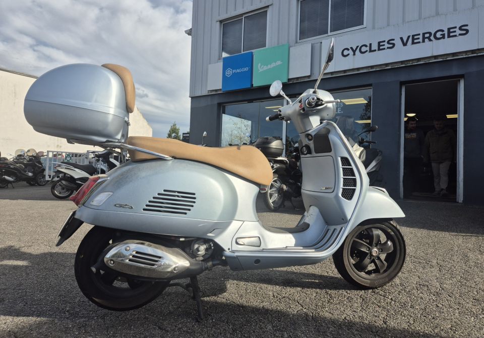 VESPA GTS 300 SUPER 4