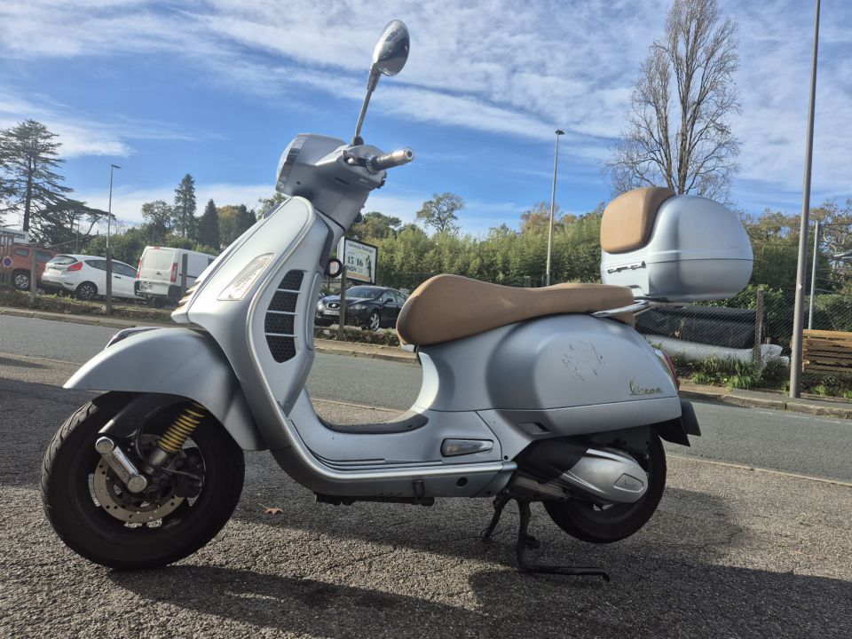 VESPA GTS 300 SUPER 4