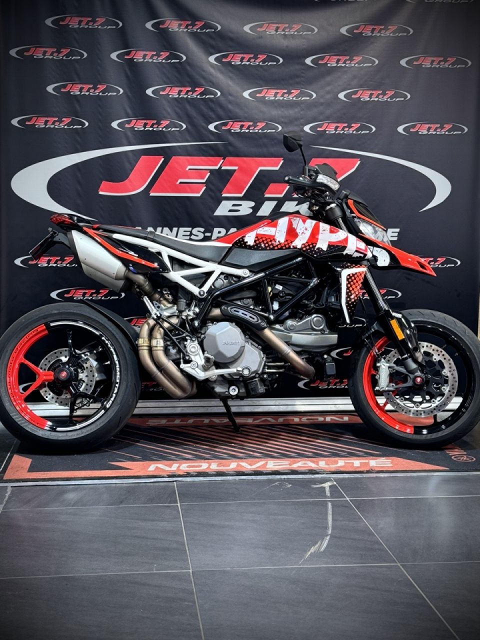 DUCATI HYPERMOTARD 4