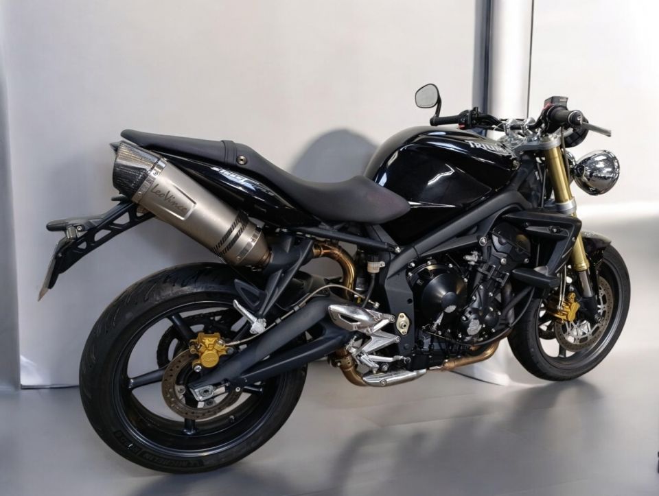 TRIUMPH STREET TRIPLE 675 4