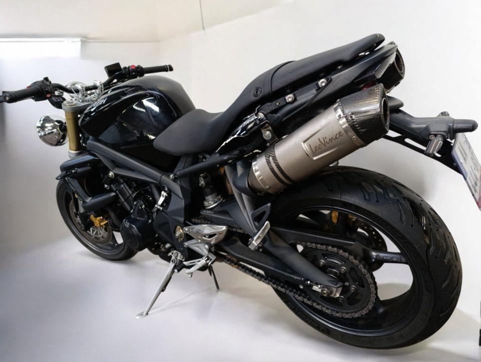 TRIUMPH STREET TRIPLE 675 4