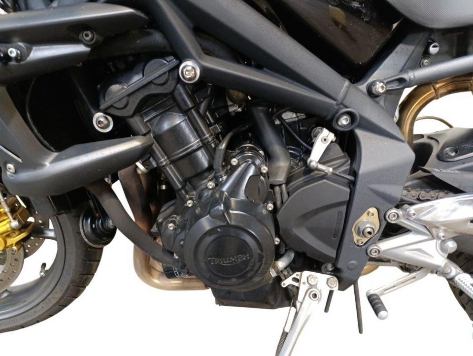 TRIUMPH STREET TRIPLE 675 4