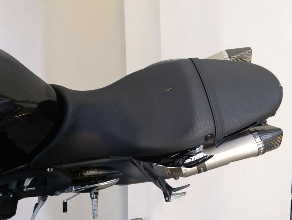 TRIUMPH STREET TRIPLE 675 4