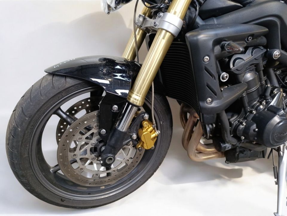 TRIUMPH STREET TRIPLE 675 4