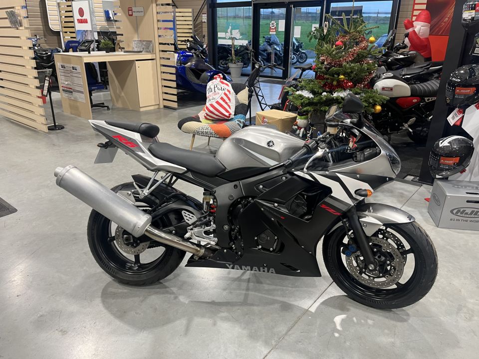 YAMAHA YZF-R6 4