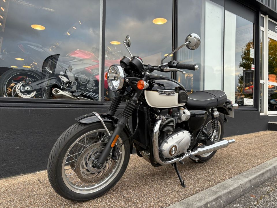 TRIUMPH BONNEVILLE T120 4