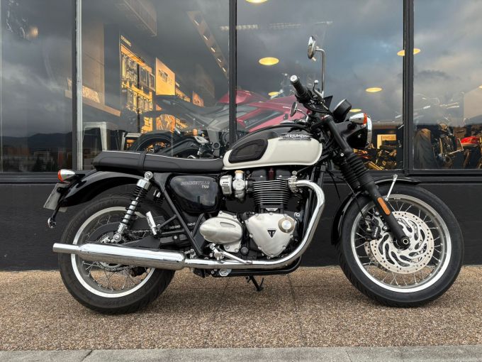 TRIUMPH BONNEVILLE T120 4