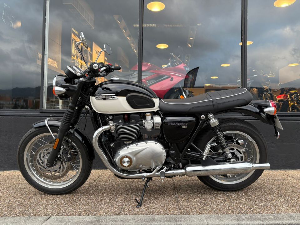 TRIUMPH BONNEVILLE T120 4