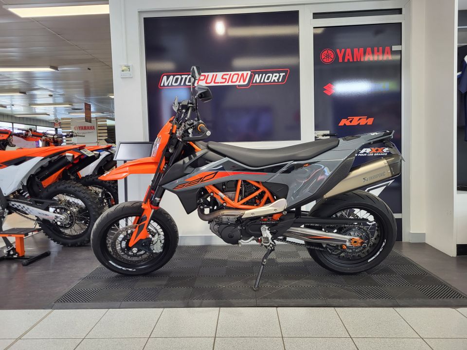 KTM 690 SMC R 4
