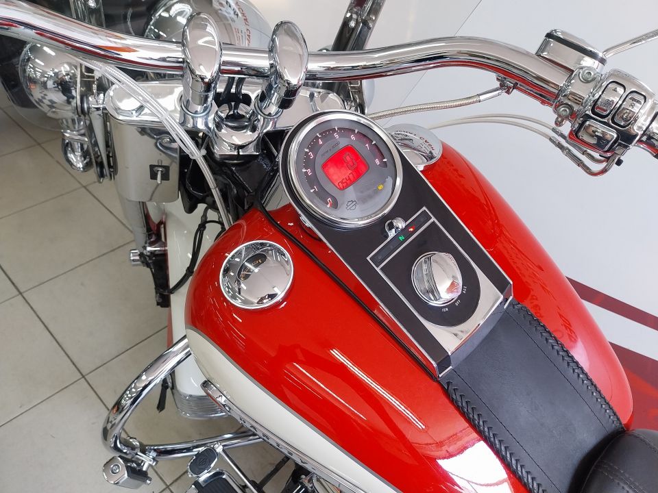 HARLEY-DAVIDSON SOFTAIL DE LUXE 4