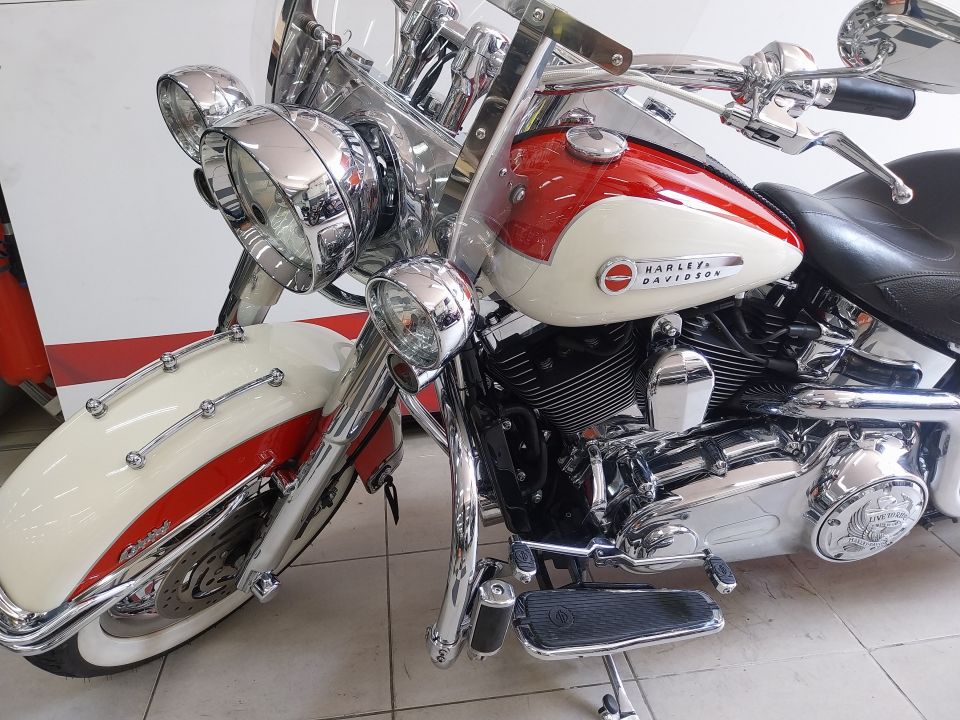 HARLEY-DAVIDSON SOFTAIL DE LUXE 4