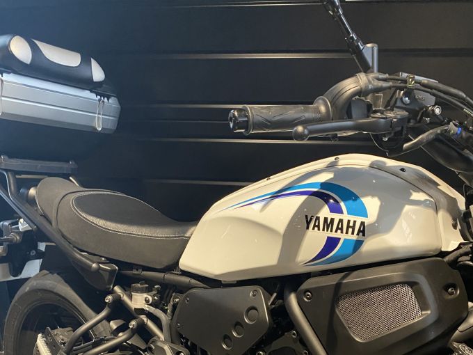 YAMAHA XSR 700 ABS 4