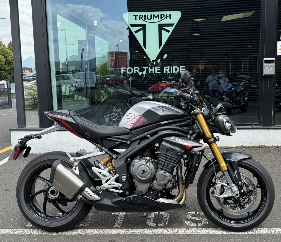 TRIUMPH SPEED TRIPLE 1200 RS 4