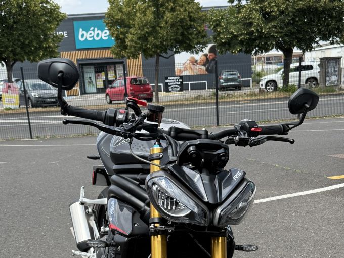 TRIUMPH SPEED TRIPLE 1200 RS 4
