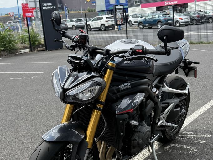 TRIUMPH SPEED TRIPLE 1200 RS 4