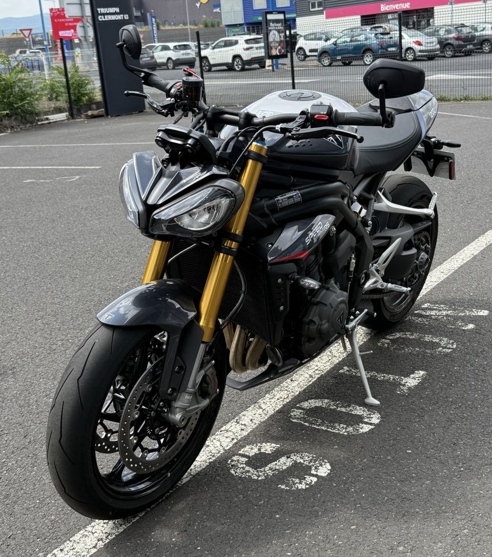 TRIUMPH SPEED TRIPLE 1200 RS 4