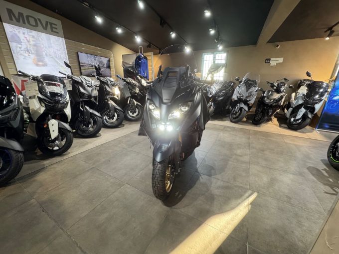 YAMAHA XP T-MAX 560 TECH MAX KAMO 4