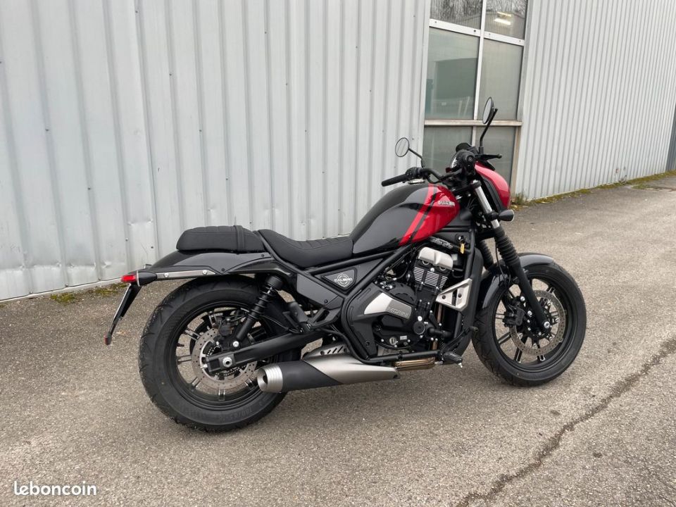 MOTO MORINI CALIBRO CUSTOM 700 4