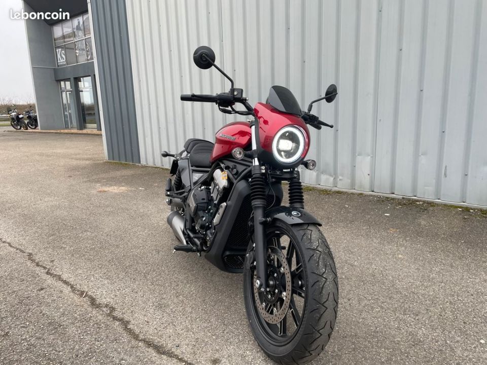 MOTO MORINI CALIBRO CUSTOM 700 4