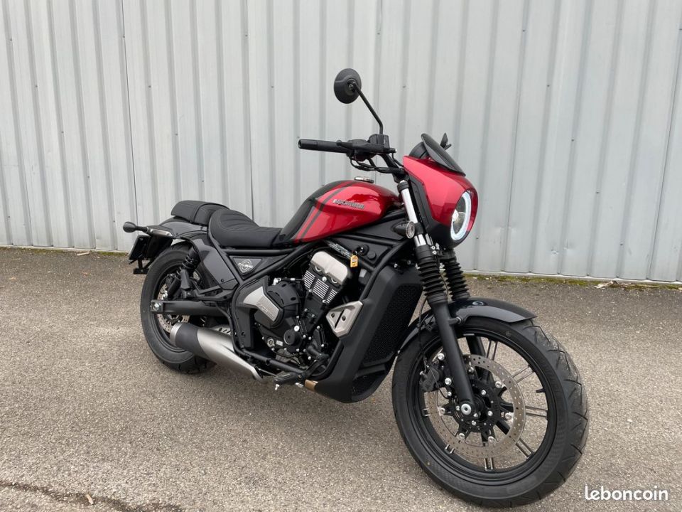 MOTO MORINI CALIBRO CUSTOM 700 4