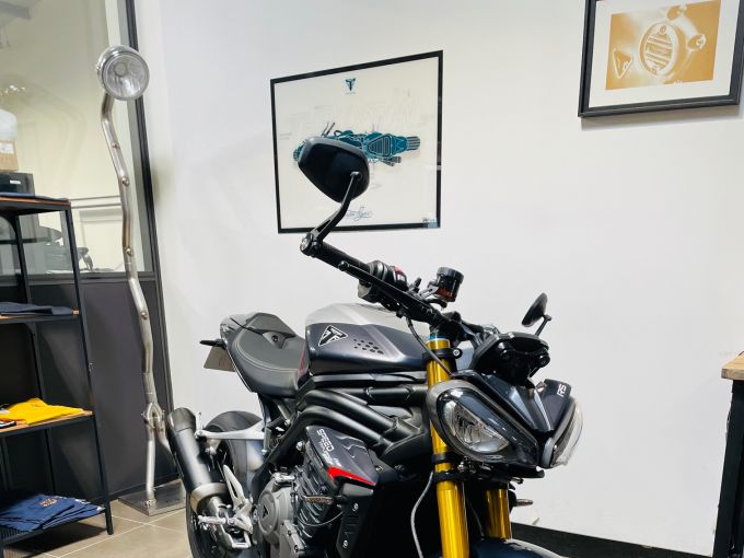 TRIUMPH SPEED TRIPLE 1200 RS 4