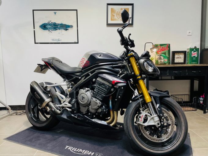 TRIUMPH SPEED TRIPLE 1200 RS 4