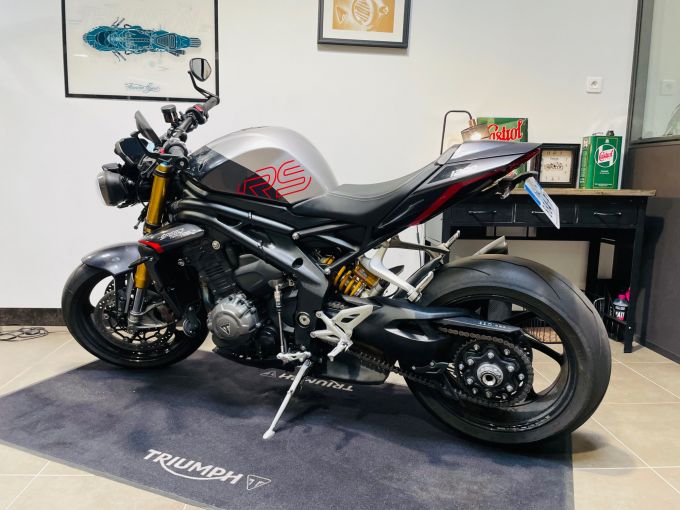TRIUMPH SPEED TRIPLE 1200 RS 4