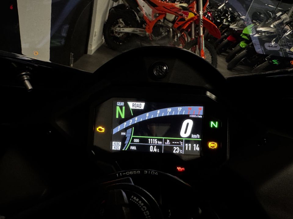 KAWASAKI ZX-10R 4