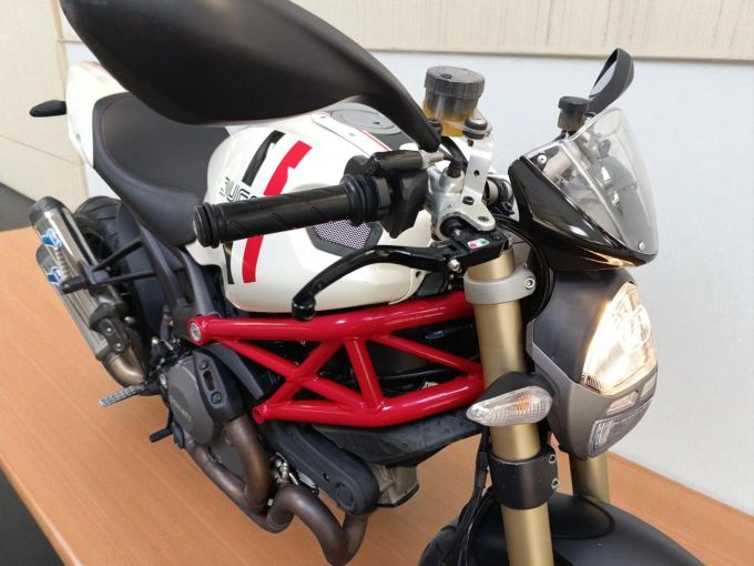DUCATI 1100 MONSTER 4