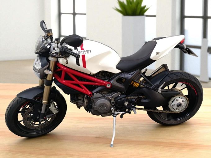 DUCATI 1100 MONSTER 4