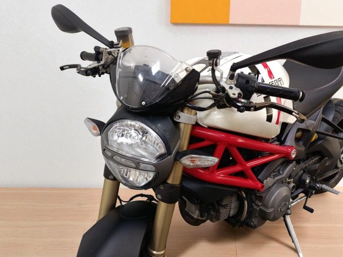 DUCATI 1100 MONSTER 4